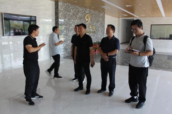 新华社河南分社党组成员、常务副主编王圣志、新华社河南分社农村采访部主任李 鹏一行莅临公司调研采访
